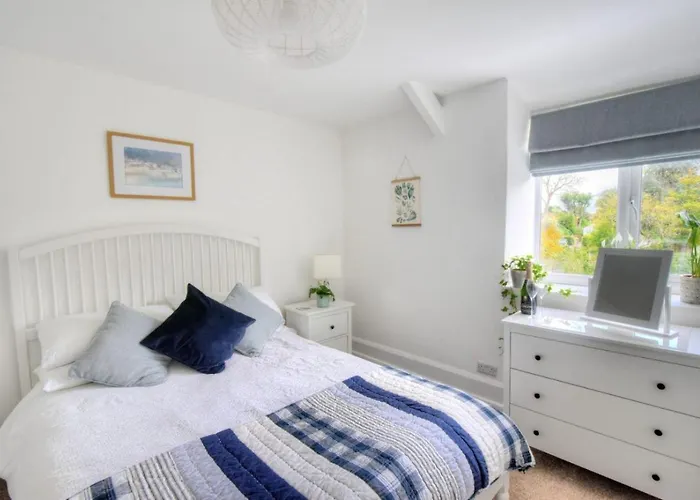 1 Lymbrook Cottages