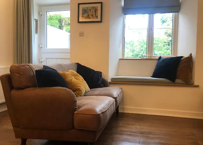 1 Lymbrook Cottages